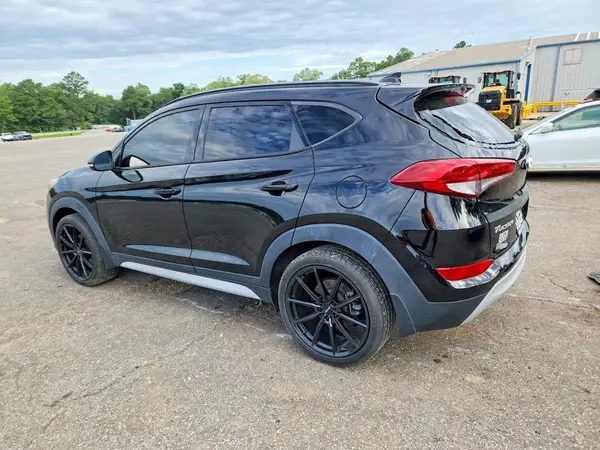 KM8J33A28HU460777 2017 HYUNDAI TUCSON - Image 2