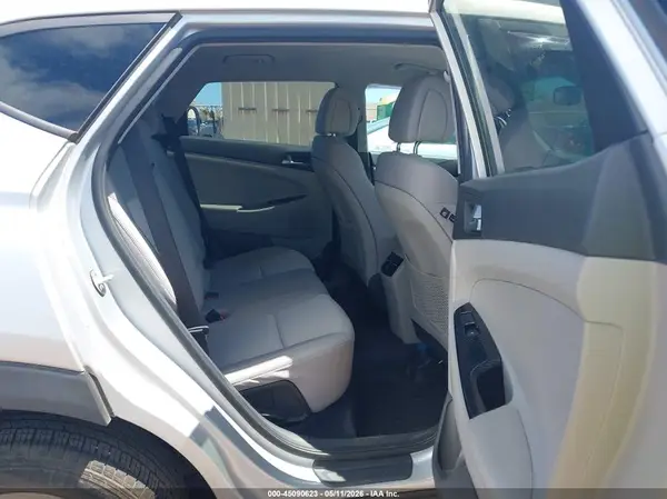 KM8J33A28HU475537 2017 HYUNDAI TUCSON - Image 8