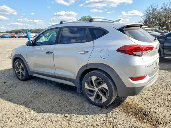 KM8J33A28HU483878 2017 HYUNDAI TUCSON - Image 2