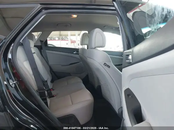 KM8J33A28HU484898 2017 HYUNDAI TUCSON - Image 8