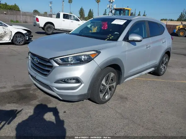 KM8J33A28HU486604 2017 HYUNDAI TUCSON - Image 2