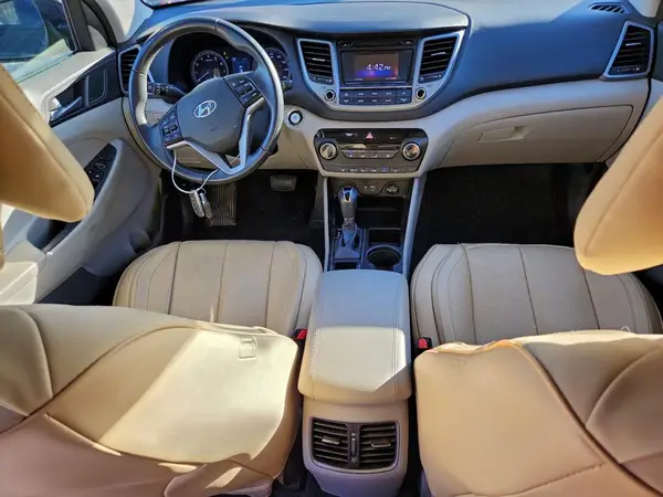 KM8J33A28HU503093 2017 HYUNDAI TUCSON - Image 8