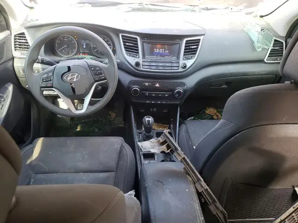 KM8J33A28HU523599 2017 HYUNDAI TUCSON - Image 8