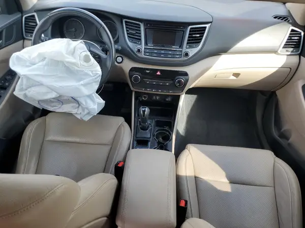 KM8J33A28HU525305 2017 HYUNDAI TUCSON - Image 8
