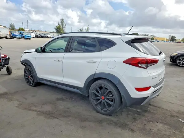 KM8J33A28HU536854 2017 HYUNDAI TUCSON - Image 2
