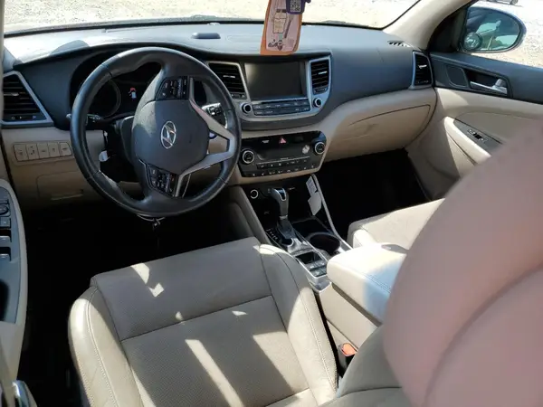 KM8J33A28HU537566 2017 HYUNDAI TUCSON - Image 8