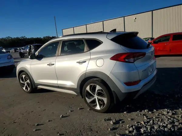 KM8J33A28HU538961 2017 HYUNDAI TUCSON - Image 2