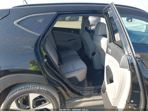 KM8J33A28HU553556 2017 HYUNDAI TUCSON - Image 8