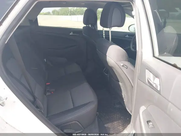 KM8J33A28HU554044 2017 HYUNDAI TUCSON - Image 8