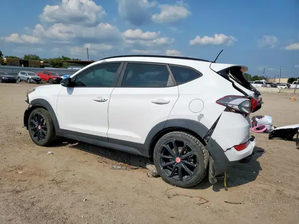 KM8J33A28HU557106 2017 HYUNDAI TUCSON - Image 2