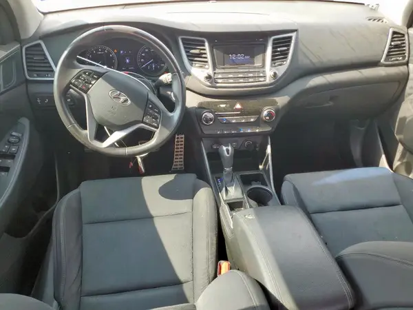 KM8J33A28HU557106 2017 HYUNDAI TUCSON - Image 8