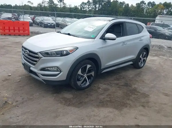 KM8J33A28HU558479 2017 HYUNDAI TUCSON - Image 2