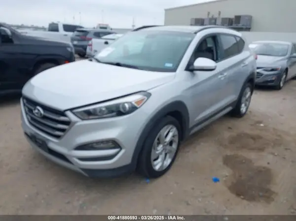 KM8J33A28HU560099 2017 HYUNDAI TUCSON - Image 2