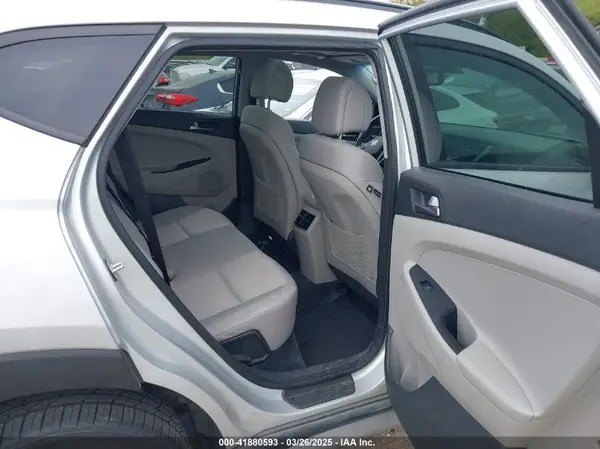 KM8J33A28HU560099 2017 HYUNDAI TUCSON - Image 8