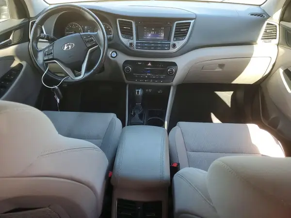 KM8J33A28HU560653 2017 HYUNDAI TUCSON - Image 8