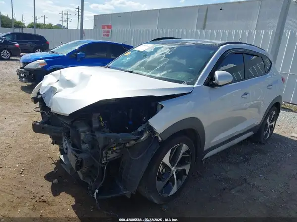 KM8J33A28HU566808 2017 HYUNDAI TUCSON - Image 2