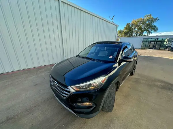 KM8J33A28HU575914 2017 HYUNDAI TUCSON - Image 2