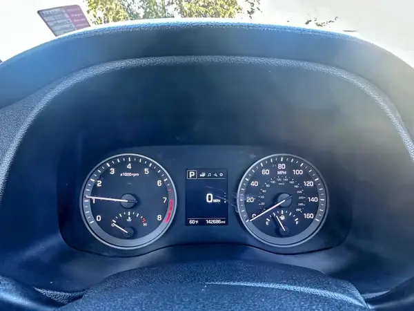 KM8J33A28HU575914 2017 HYUNDAI TUCSON - Image 8