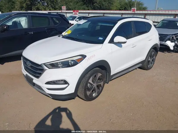 KM8J33A28HU581423 2017 HYUNDAI TUCSON - Image 2
