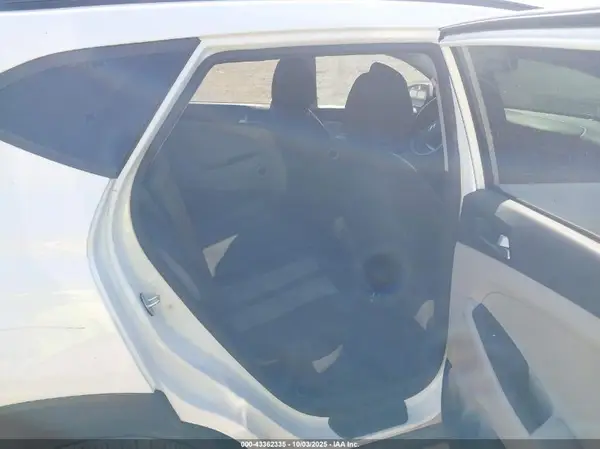 KM8J33A28HU581423 2017 HYUNDAI TUCSON - Image 8