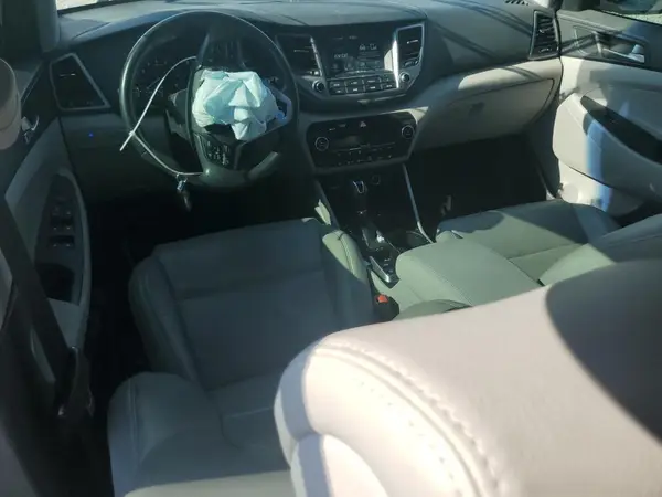 KM8J33A28JU703672 2018 HYUNDAI TUCSON - Image 8