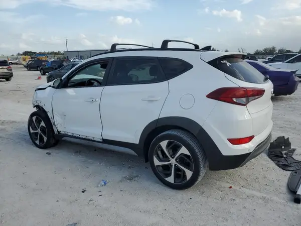 KM8J33A28JU704529 2018 HYUNDAI TUCSON - Image 2