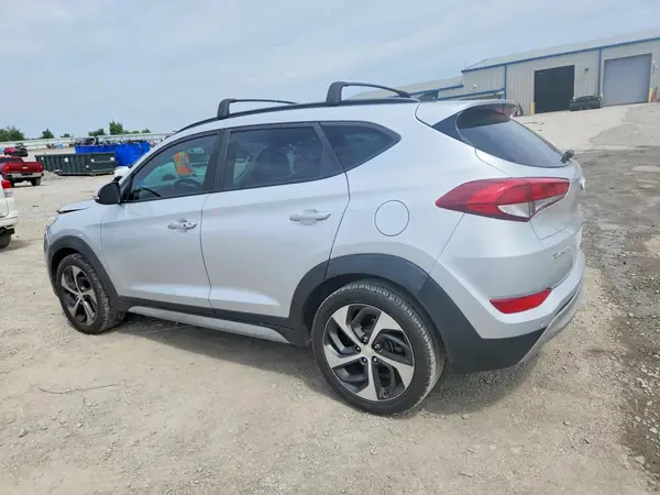 KM8J33A28JU743279 2018 HYUNDAI TUCSON - Image 2