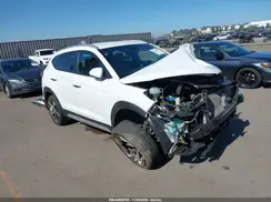 KM8J33A28JU749910 2018 HYUNDAI TUCSON