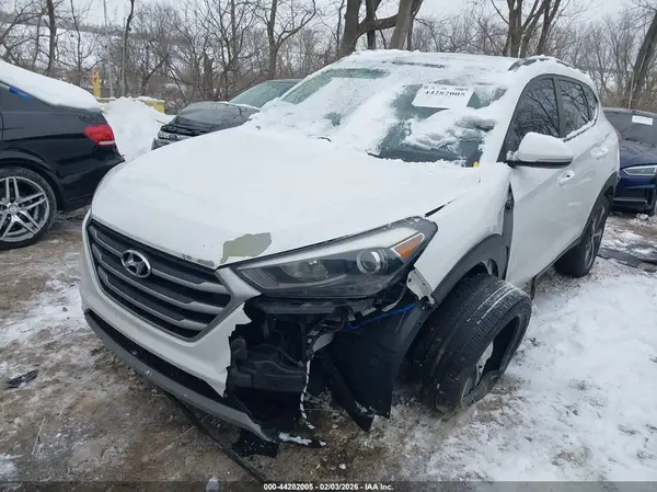 KM8J33A28JU802301 2018 HYUNDAI TUCSON - Image 2
