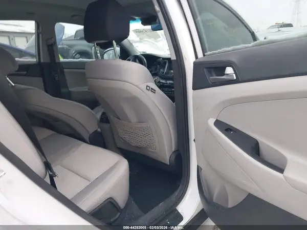 KM8J33A28JU802301 2018 HYUNDAI TUCSON - Image 8
