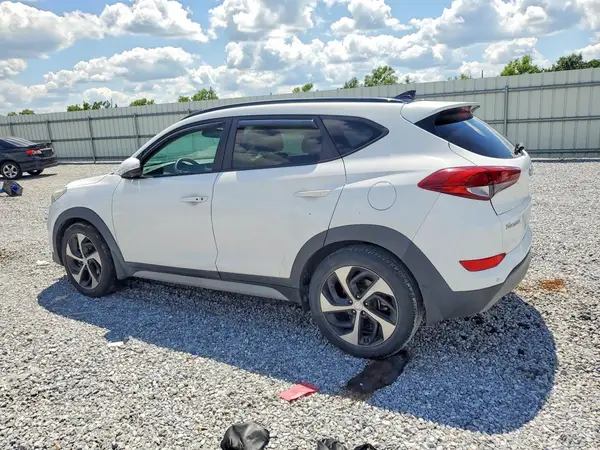 KM8J33A28JU821270 2018 HYUNDAI TUCSON - Image 2