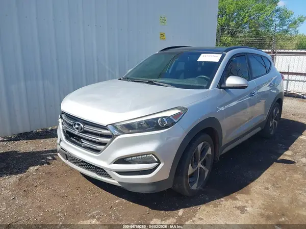 KM8J33A28JU822516 2018 HYUNDAI TUCSON - Image 2