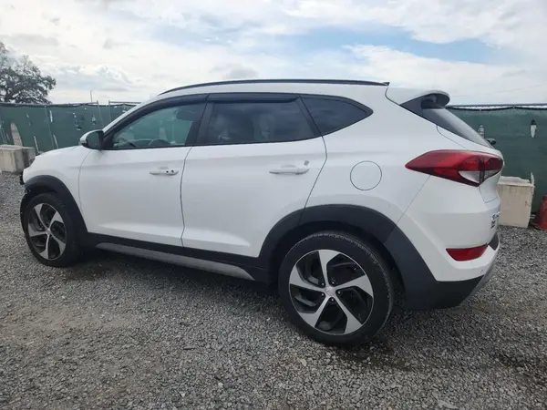 KM8J33A28JU831636 2018 HYUNDAI TUCSON - Image 2