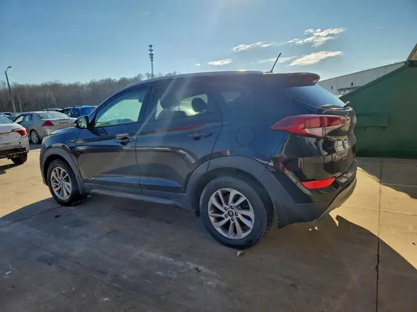 KM8J33A29GU037477 2016 HYUNDAI TUCSON - Image 2