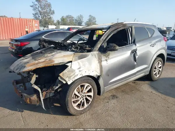 KM8J33A29GU094374 2016 HYUNDAI TUCSON - Image 2