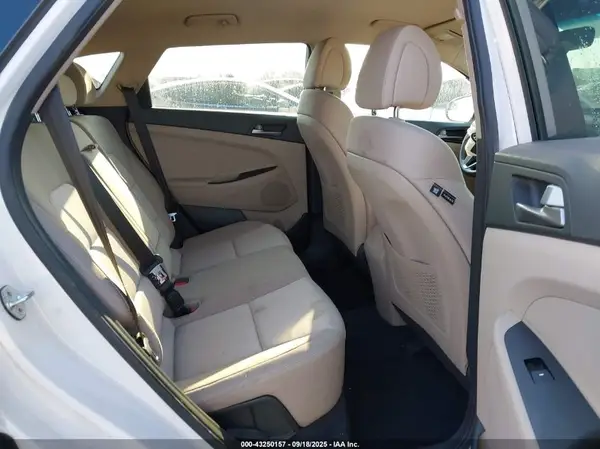 KM8J33A29GU214500 2016 HYUNDAI TUCSON - Image 8