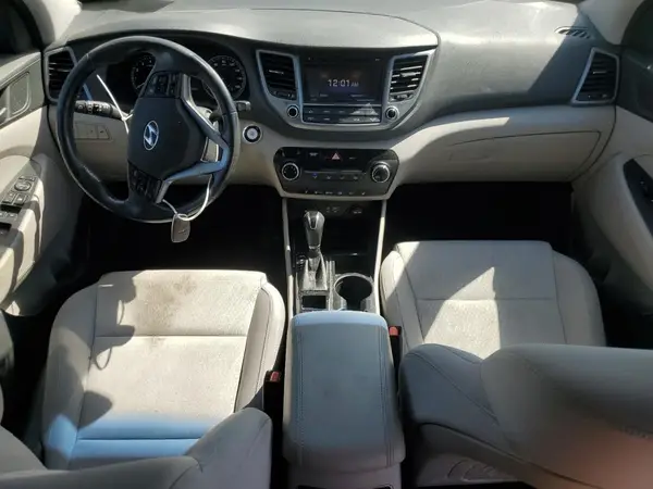KM8J33A29HU271149 2017 HYUNDAI TUCSON - Image 8