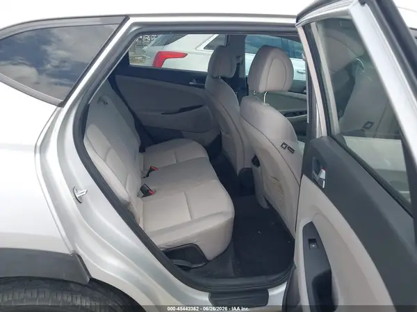 KM8J33A29HU274004 2017 HYUNDAI TUCSON - Image 8