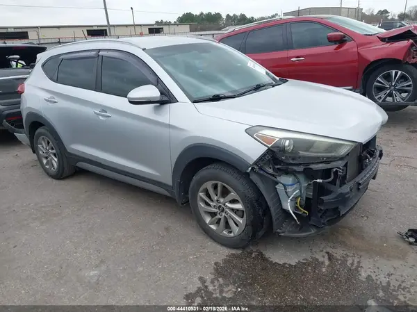 KM8J33A29HU288811 2017 HYUNDAI TUCSON - Image 1