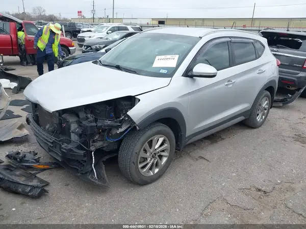 KM8J33A29HU288811 2017 HYUNDAI TUCSON - Image 2