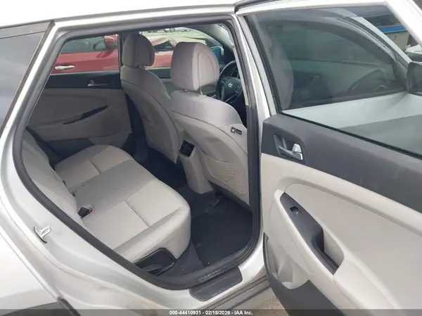 KM8J33A29HU288811 2017 HYUNDAI TUCSON - Image 8