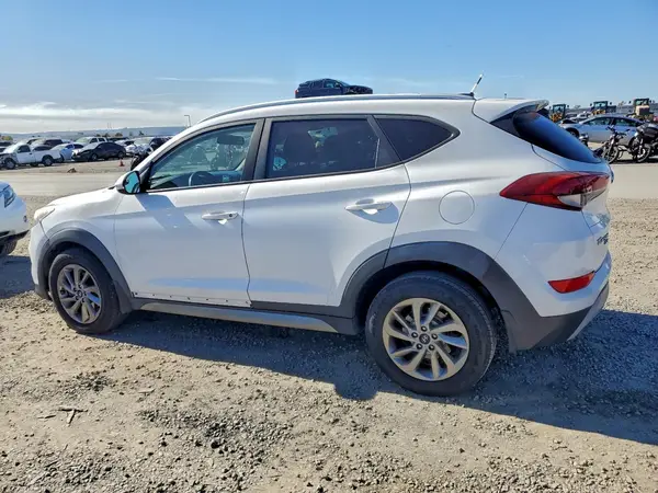 KM8J33A29HU302495 2017 HYUNDAI TUCSON - Image 2