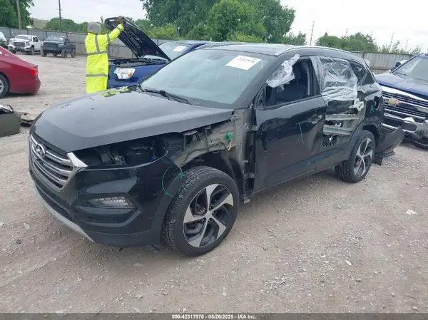 KM8J33A29HU310855 2017 HYUNDAI TUCSON - Image 2