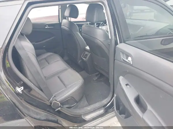 KM8J33A29HU310855 2017 HYUNDAI TUCSON - Image 8