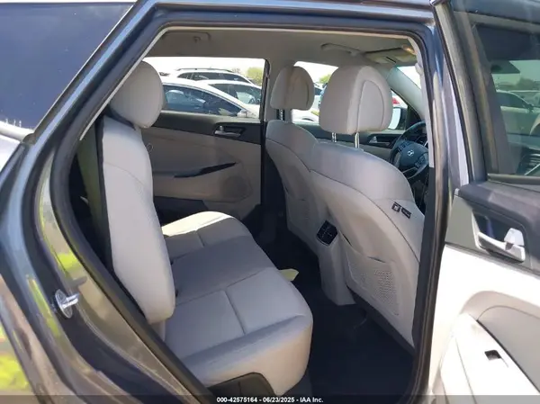 KM8J33A29HU312752 2017 HYUNDAI TUCSON - Image 8