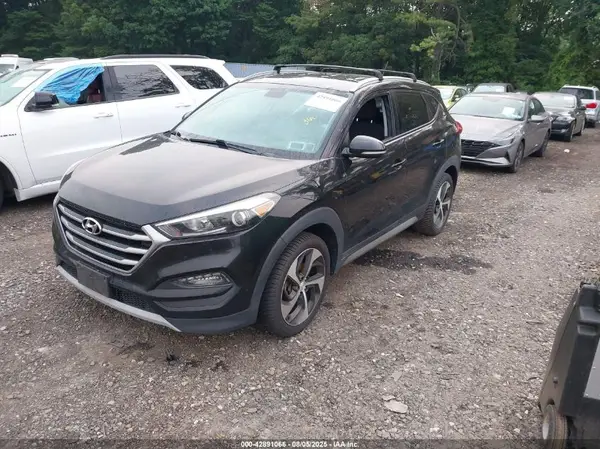 KM8J33A29HU317871 2017 HYUNDAI TUCSON - Image 2