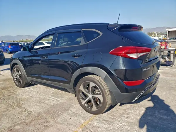 KM8J33A29HU317904 2017 HYUNDAI TUCSON - Image 2