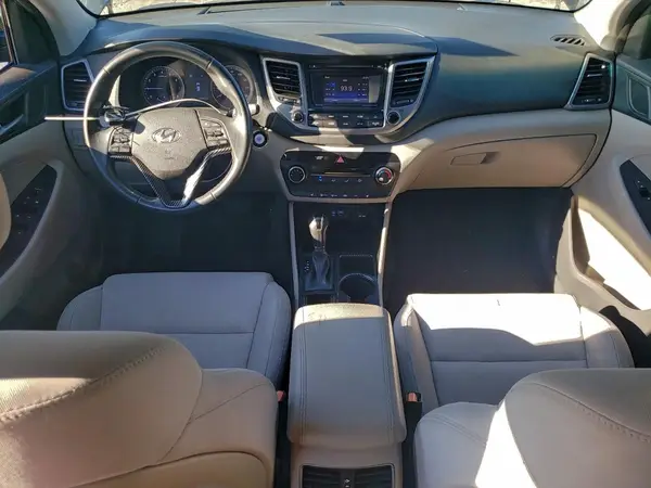 KM8J33A29HU317904 2017 HYUNDAI TUCSON - Image 8