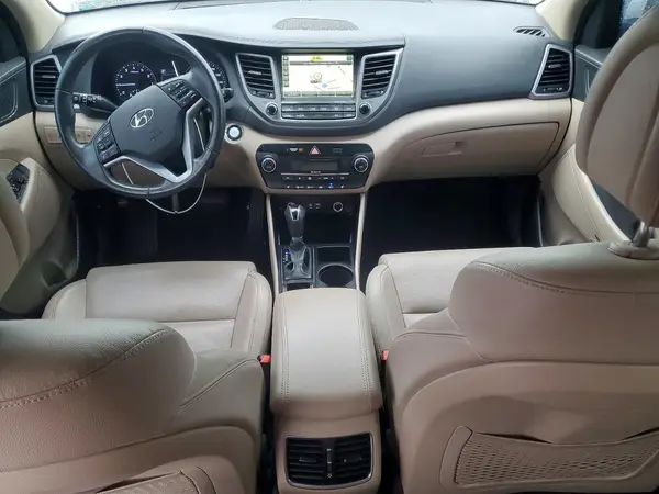 KM8J33A29HU339045 2017 HYUNDAI TUCSON - Image 8