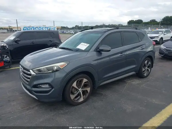 KM8J33A29HU354063 2017 HYUNDAI TUCSON - Image 2